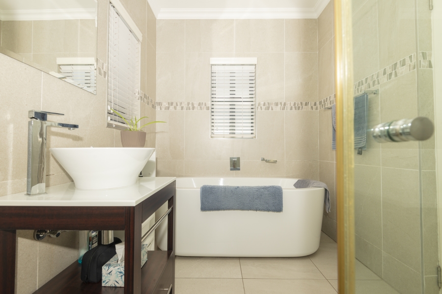 4 Bedroom Property for Sale in Calypso Beach Western Cape